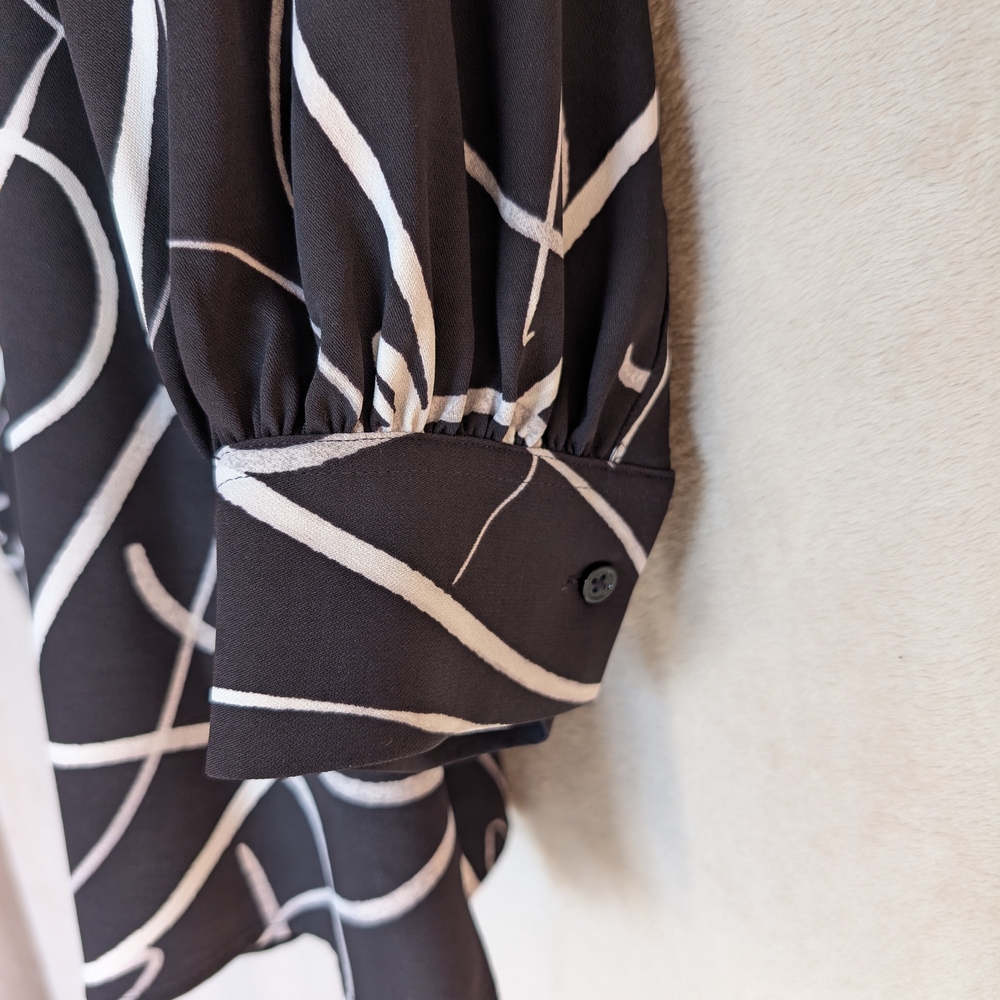 Investments Abstract Black and White Button Down Shirt - Picture 4 of 6